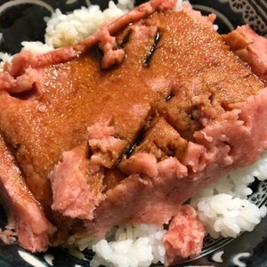 簡単♪酢飯♪白ごまがアクセント♪マグロのたたき丼